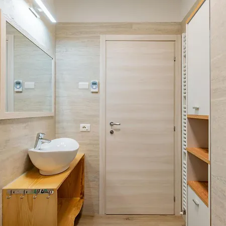 Crosina By Interhome
